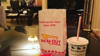 Ini dia fast food favorit chef terkenal itu saat berada di Amerika Serikat! I am a man of simple needs, tulisnya. Foto: instagram @anthonybourdain