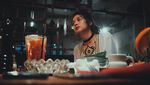 Cantiknya Gista Putri Saat Sedang Berpose dengan Makanan