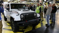 Kami sangat bangga dengan peran kami dalam sejarah kendaraan ini, dan kami melihat ke depan untuk memproduksi All New Jeep Truck, tambahnya. Foto: Pool (Autoevolution)