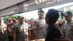 Foto: Kado Ganti Oli Gratis untuk Buruh Bekasi Saat May Day
