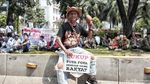 Atribut Unik May Day Jakarta