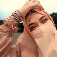 Tasya Sayeed juga mengungkapkan dirinya tidak mencukur alis. Riasan tebalnya hanya untuk kebutuhan konten Instagram saja. Di kesehariannya, Tasya mengaku tidak berdandan berlebihan apalagi memakai bulu mata palsu. Foto: Dok. Instagram Tasya Sayeed