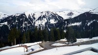 Alpen selalu diselimuti salju sepanjang tahun. Tapi tak jarang di beberapa lokasi, saljunya mencair saat musim panas, berganti pemandangan hijau. (Wahyu/detikTravel)