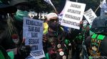 Seragam Warna-warni Buruh Warnai May Day di Jakarta