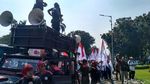 Seragam Warna-warni Buruh Warnai May Day di Jakarta