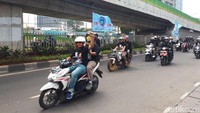 Terlihat jelas para karyawan PT Astra Daihatsu Motor ingin ikut mensuarakan aksi mereka. Foto: M. Luthfi Andika