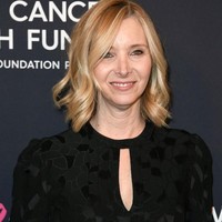 Lisa Kudrow yang dikenal sebagai bintang serial Friends mengakui pernah melakukan operasi plastik pada hidungnya. Dan tindakan tersebut dilakoninya saat dia masih duduk di bangku sekolah menengah. “Aku melakukannya saat liburan musim panas sebelum masuk sekolah,” katanya kepada Saturday Evening Post. Foto: Dok. Getty Images