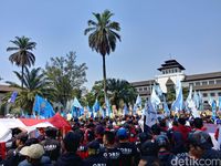 Buruh Tagih Janji Gubernur Tetapkan UMSK Jabar