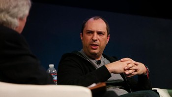 Detail dan teliti. Contoh ketelitian Koum terlihat saat dirinya menghabiskan waktu berhari-hari membuat kode backend untuk menyelaraskan WhatsApp dengan nomor telepon apa pun di dunia, dengan mempelajari entri Wikipedia yang mencantumkan daftar panggilan internasional. Foto: Getty Images