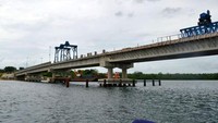 Jembatan ini menghubungkan Pulau Yamdema dan Pulau Larat di Kabupaten Maluku Tenggara Barat (MTB), Provinsi Maluku. Pool/Kementerian PUPR.