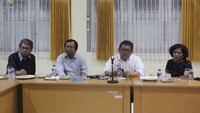 Ketua Umum Seknas Jokowi, Muhammad Yamin dalam sebuah diskusi mengungkapkan bahwa peraturan itu bukanlah untuk membebaskan begitu saja masuknya tenaga asing di negeri ini. Yakni bermaksud membangkitkan daya saing pekerja Indonesia ditengah era globalisasi dunia seperti sekarang ini. Foto: dok. Seknas Jokowi