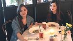 Ngopi dan Makan Kue, Cut Meyriska Tetap Bergaya Cantik Elegan