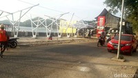 Untuk air bersih, Kementerian PUPR membangun Sistem Penyediaan Air Minum (SPAM) strategis dengan anggaran Rp 6,2 miliar berupa pemasangan pipa transmisi sepanjang 1.782 meter, reservoir di Pulau Rinca dan di Pulau Komodo.