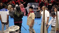 Prabowo menganggap dukungan dari buruh ini sebagai penugasan dan kehormatan. Dia mengaku siap melaksanakan tugas itu.