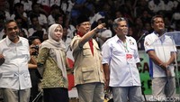 Menurut Prabowo, isi tuntutan itu merupakan yang sedang diperjuangkannya. Salah satunya membela golongan lemah dan miskin.