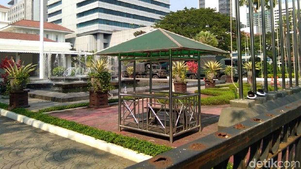 May Day, Aparat Gabungan Siaga di Depan Balai Kota DKI