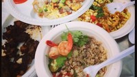 Eits, nasi goreng ini bukan ia makan saat berada di Indonesia. Tapi saat mendatangi World Street Food Congress 2013 di Singapura.  Foto: instagram @anthonybourdain