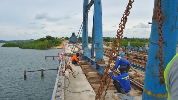 Jembatan 323 Meter Dibangun Hubungkan 2 Pulau Di Maluku