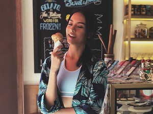 Pose Makan Seksi Ala Anya Geraldine hingga Deretan Kue Avengers Keren