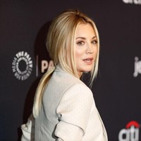 Bintang serial The Big Bang Theory, Kaley Cuoco termasuk deretan artis yang tak ragu mengaku melakukan operasi plastik. “Setahun lalu, aku melakukan operasi pada hidungku. Dan payudaraku,” katanya kepada Women’s Health pada 2016. Foto: Dok. Getty Images