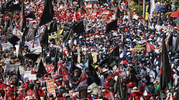 Workers participate in a Mayday rally in Jakarta, Indonesia May 1, 2018. REUTERS/Darren Whiteside
