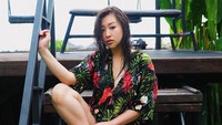 Sosok perempuan yang bermesraan dengan Young Lex di sebuah video sempat bikin penasaran netizen. Ternyata perempuan yang bermesraan dengan rapper kontroversial itu adalah Kathy Indera. Foto: Instagram Kathy Indera