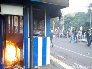 Ricuh Demo di Simpang UIN Yogya, Polisi Amankan Bom Molotov