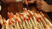 Sajian lobster ini ia makan saat tengah berada di Spanyol. Daging lobsternya terlihat segar, pasti rasanya lezat. Jadi mau!  Foto: instagram @anthonybourdain