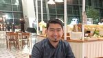 10 Aksi Ustad Solmed Saat Makan Bareng Politisi Sampai Suapi Anak