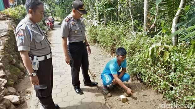 Ini lokasi bayi dibuang di jalan desa/