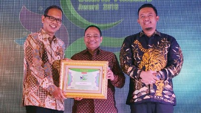 Penghargaan Indonesia Syariah Finance Award
