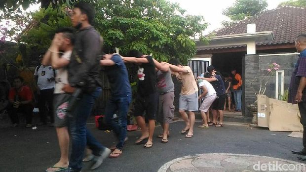 Ratusan WN Tiongkok digelandang ke Mapolda Bali