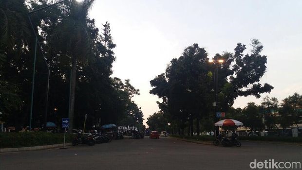 Massa Buruh di Depan Istana hingga Istora Senayan Bubar