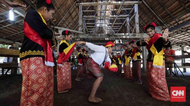 Dansa dan Makan, Keseruan dalam Peresmian Rumah Adat Jailolo