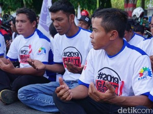 May Day, Massa Buruh di Aceh Pakai Kaus #2019GantiPresiden