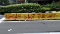 Belum diketahui siapa yang menulisnya.