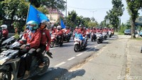Dalam pandangan detikOto, setidaknya ada ribuan pekerja dan sepeda motor Honda yang ikut meramaikan jalanan Ibu Kota Jakarta, dalam aksi damai yang diselenggarakan Serikat Pekerja Seluruh Indonesia (SPSI) 2018. Foto: Ruly Kurniawan
