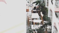 Begini tampilan Sejiwa Coffee yang cukup ramai di Bandung. Dengan desain modern, Anda bisa bersantai ditemani ragam kopi lokal dan makanan enak. Foto: Instagram @sejiwacoffee