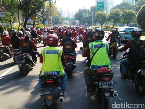 Ini Sulitnya Mengawal Ribuan Pemotor saat May Day
