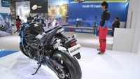 Dengan mesin mesin DOHC empat silinder segaris 749cc dengan liquid cool dan fuel injection yang dipasangkan transmisi 6-percepatan, motor mampu menghasilkan tenaga 84 kW pada 10.500 rpm dan torsi 81 Nm di 9.000 rpm. Foto: dok. indianautosblog