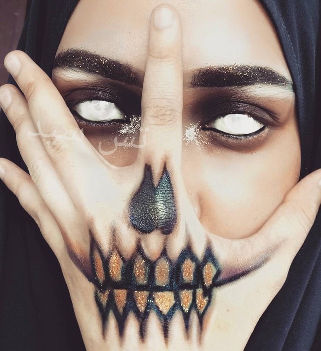 Kecintaannya terhadap make up tidak berhenti meski ia sudah berhijrah. Ia sering mengunggah foto-foto memakai make up unik di akun Instagram-nya @tasyasayeed. Ia pun memiliki fans yang senantiasa mendukungnya. Foto: Dok. Instagram Tasya Sayeed