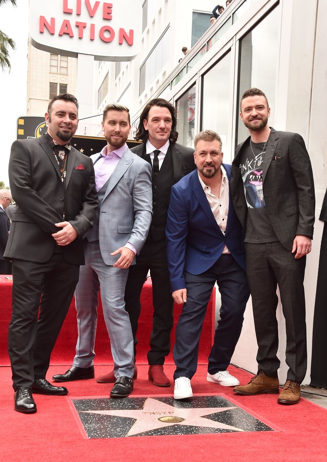 Nah, inilah tampang terkini semua personel Nsync saat menerima Hollywood Walk of Fame. Setelah hampir 20 tahun, banyak yang berubah yah? Foto: Dok. Getty Images
