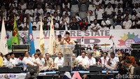 Prabowo memaparkan panjang-lebar soal dukungan KSPI dan 10 tuntutan buruh itu. Di ujung pidatonya, Prabowo meminta massa KSPI tidak mudah diadu domba.