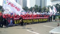 Massa Buruh di Patung Kuda