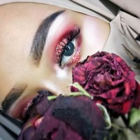 Nama Tasya Sayeed jadi viral karena tampil mengenakan niqab dengan riasan mata yang mencolok. Beauty vlogger itu memutuskan untuk tampil berniqab sejak tahun 2017. Foto: Dok. Instagram Tasya Sayeed