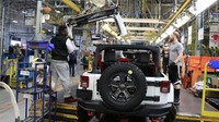 Dikatakan model terbaru ini akan memiliki tampang layaknya JL Wrangler atau RAM 1500. Namun dipastikan mesin yang dibawa tidak akan membawa mesin 2.0 liter. Foto: Pool (Autoevolution)