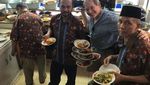 Selain Masakan Padang, Ini Sajian yang Dipilih Anthony Bourdain Saat Kulineran ke Mancanegara