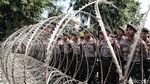 Aksi Polisi Jaga Demo Buruh