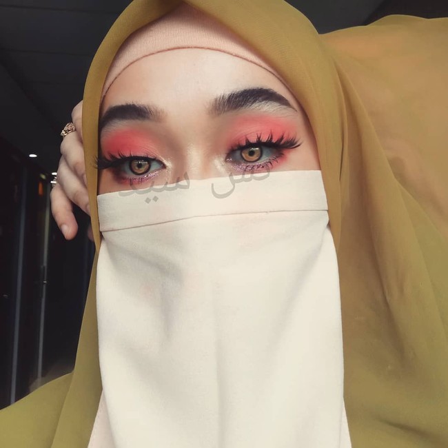 Tahun ini, ia akan kembali membuka akun Youtube dengan penampilan terbarunya. Seperti apa ya video tutorial make up Tasya memakai niqab? Kita tunggu saja. Foto: Dok. Instagram Tasya Sayeed