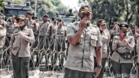 Aksi May Day sendiri masih berjalan tertib dan damai.